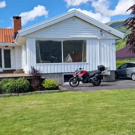 Сasa de vacaciones Hus Ved Sjoen, Med Og Naust Sauda
