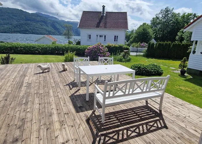 Hus Ved Sjoen, Med Og Naust Сasa de vacaciones Sauda