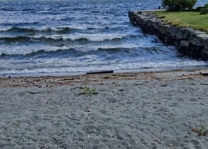 Hus Ved Sjoen, Med Og Naust Sauda