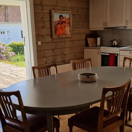 Ferienhaus Hus Ved Sjoen, Med Og Naust *